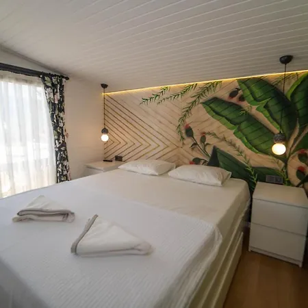 아파트 Amazing With Pool And Jacuzzi In 페티예