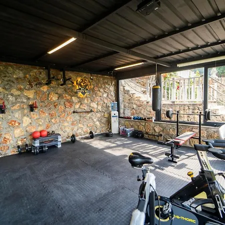 Amazing With Pool And Jacuzzi In Apartament